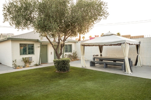 Bungalows Hostel 