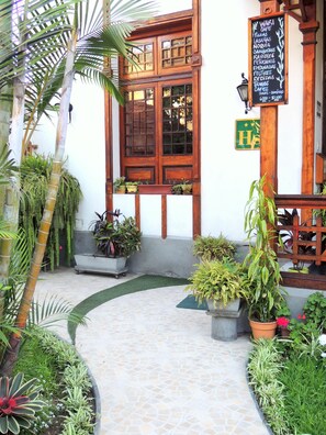 Entrée de l’hébergement