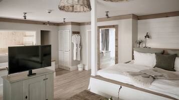 Premium Zimmer mit Sauna, "Zimmer 410" | Hochwertige Bettwaren, Zimmersafe, individuell dekoriert