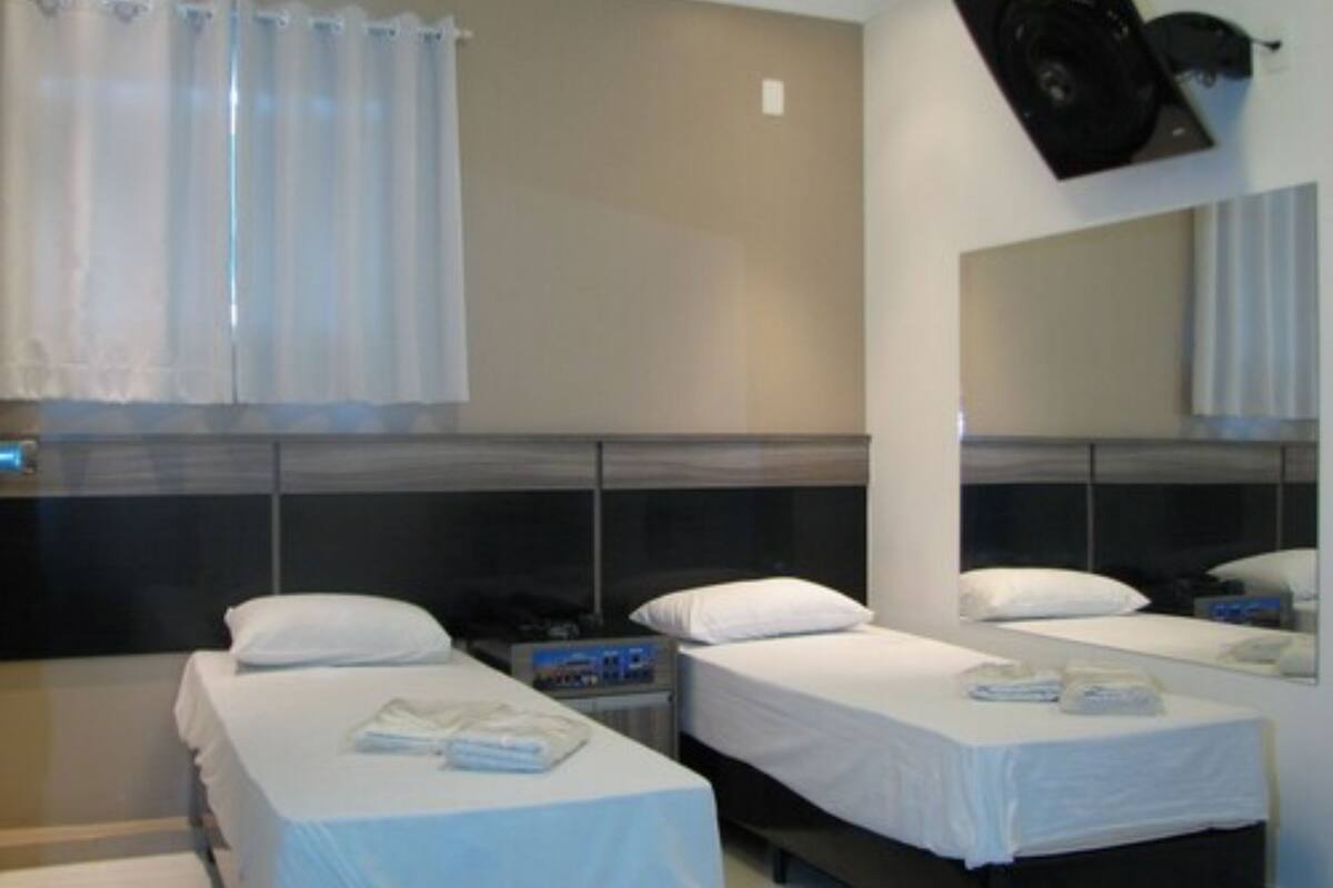 Habitación estándar, 2 camas individuales | Cortinas opacas y wifi gratis