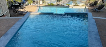 Airlie Apartments