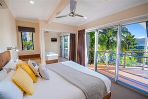 Individually decorated, individually furnished, blackout curtains - Airlie Apartments (Airlie Beach)
