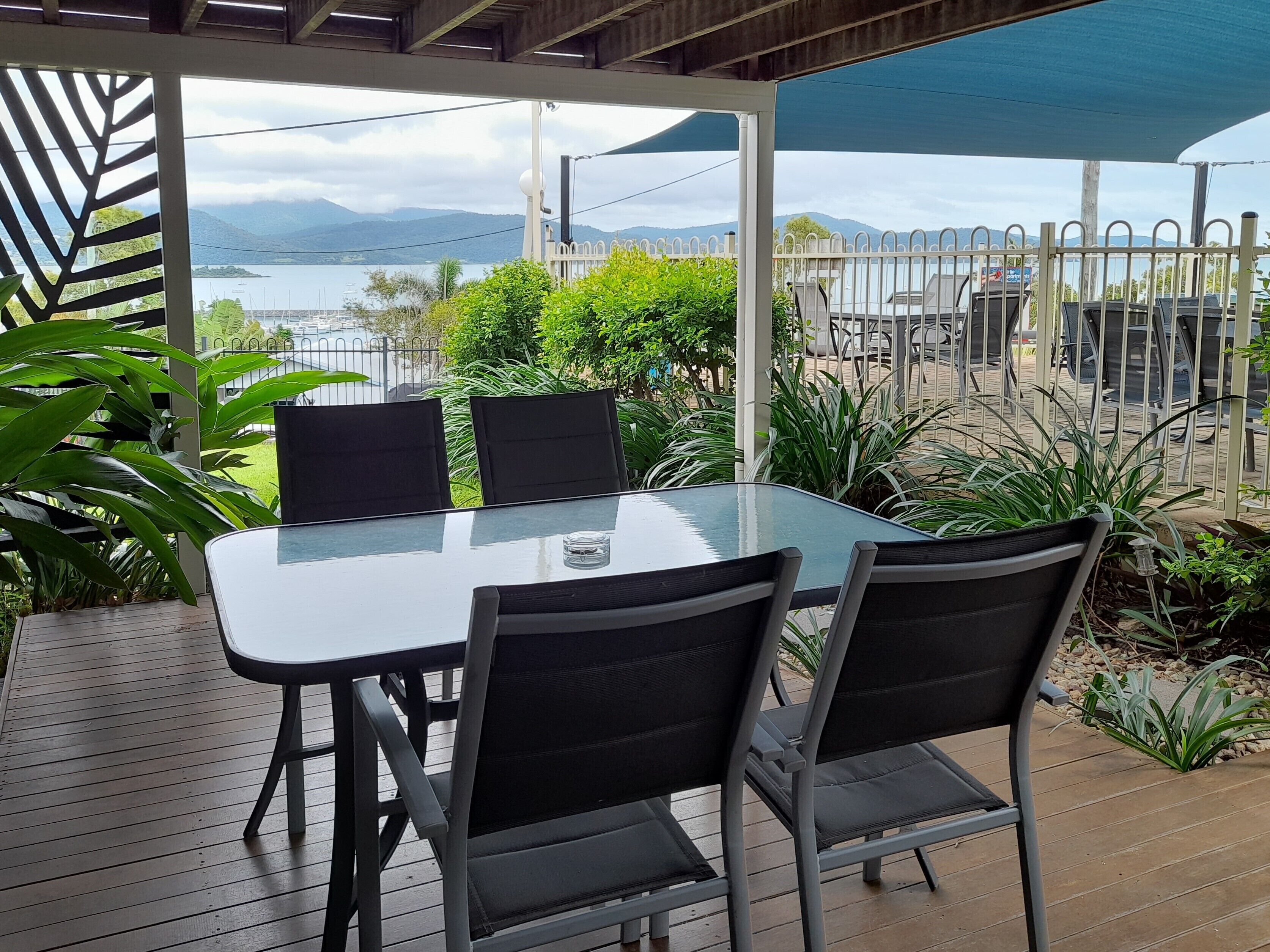 Huoneisto, 2 makuuhuonetta, näköala uima-altaalle | Terassi/patio