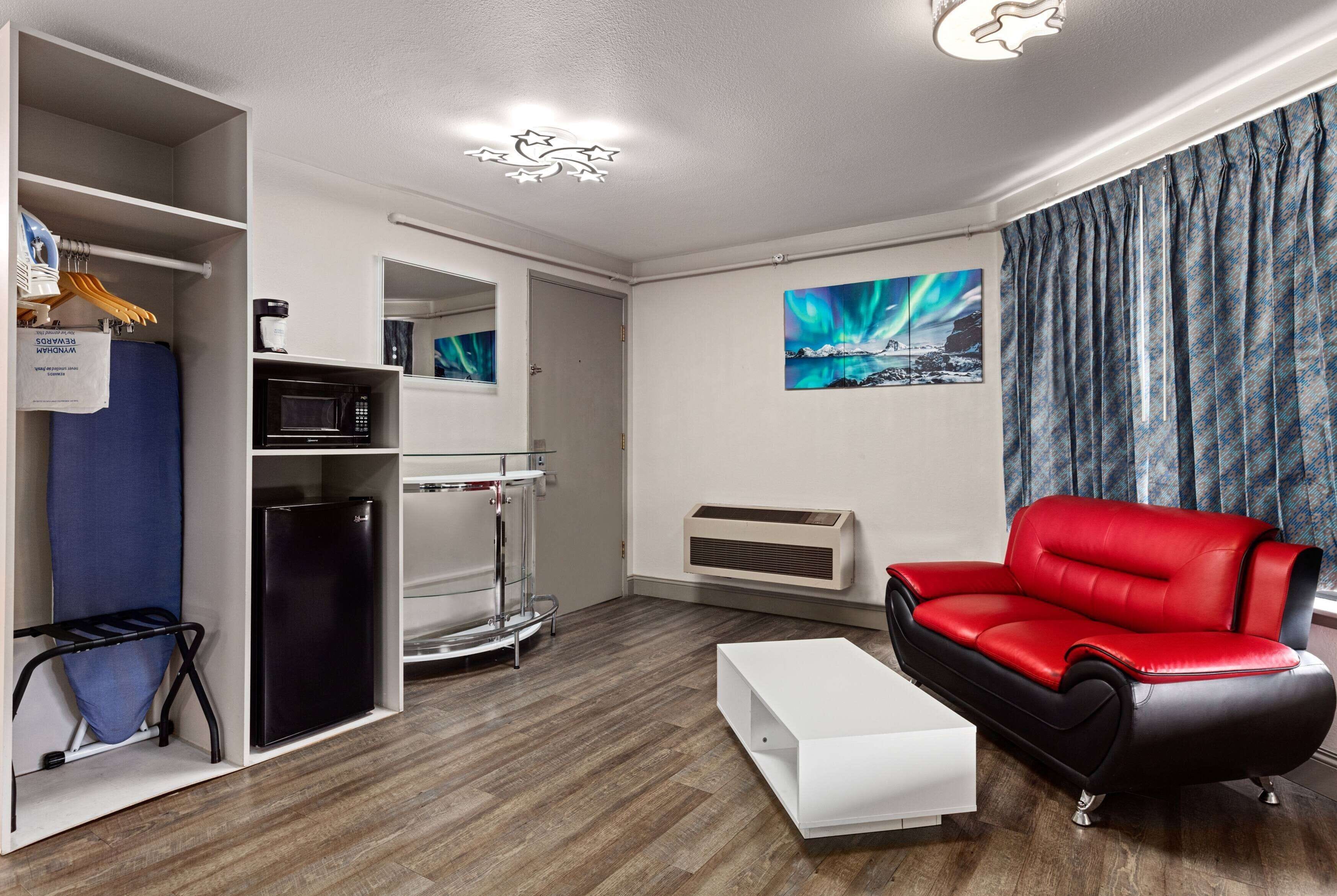 Suite de luna de miel, 1 cama de matrimonio grande, no fumadores | Mobiliario individual, escritorio, tabla de planchar con plancha