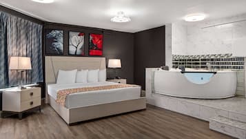 Muebles diferentes, escritorio y tabla de planchar con plancha