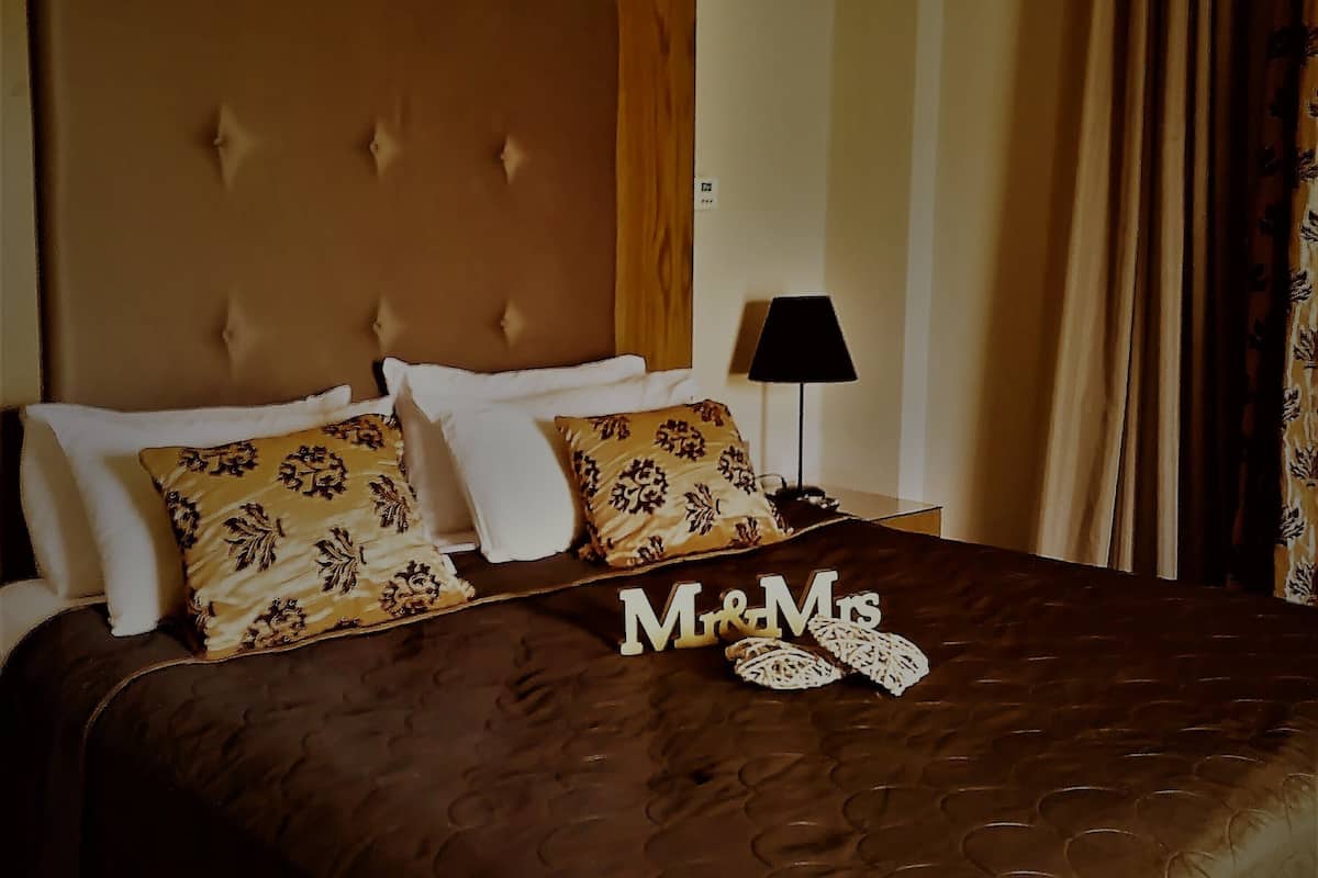 Basic Double or Twin Room | Egyptian cotton sheets, in-room safe, desk, blackout curtains