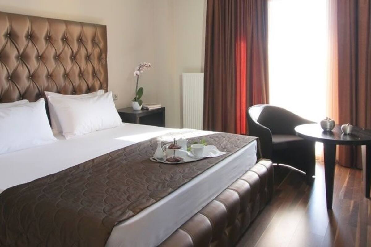 Classic Triple Room | Egyptian cotton sheets, in-room safe, desk, blackout curtains