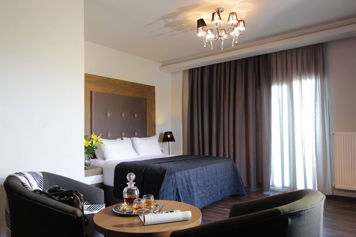 Classic Quadruple Room | Egyptian cotton sheets, in-room safe, desk, blackout curtains