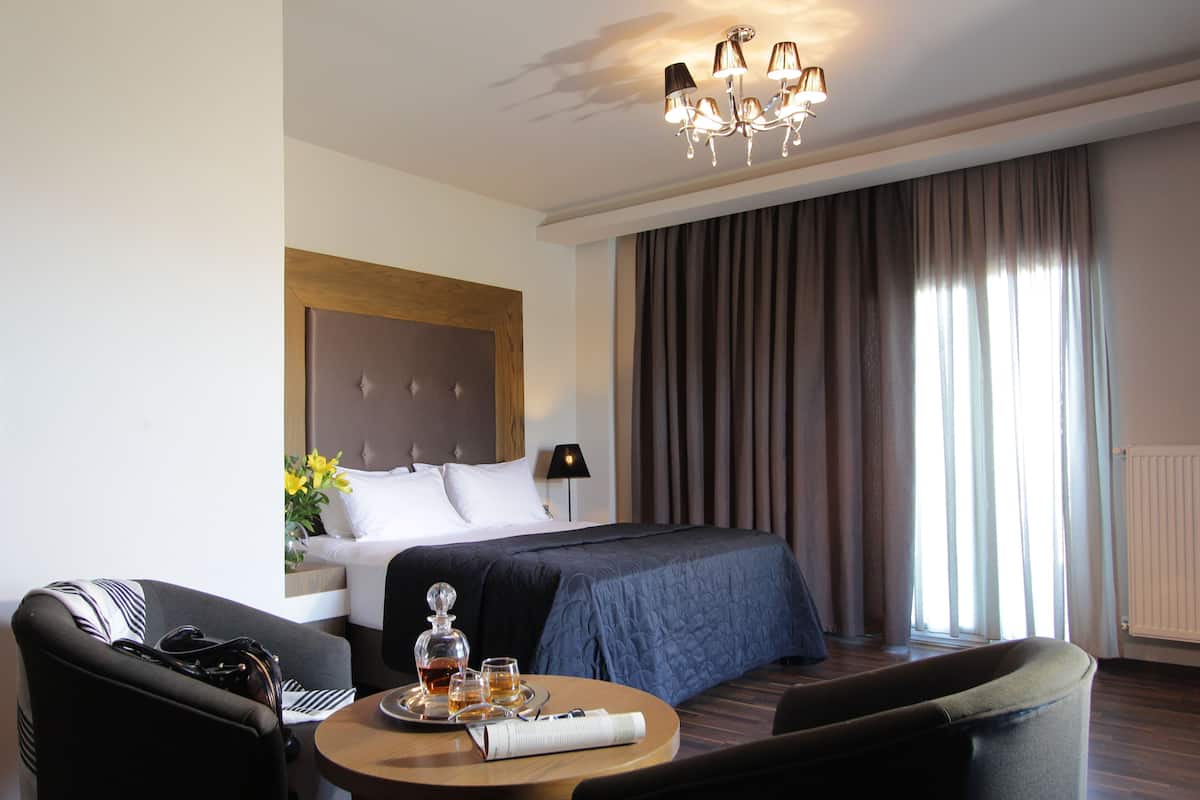 Classic Quadruple Room | Egyptian cotton sheets, in-room safe, desk, blackout curtains