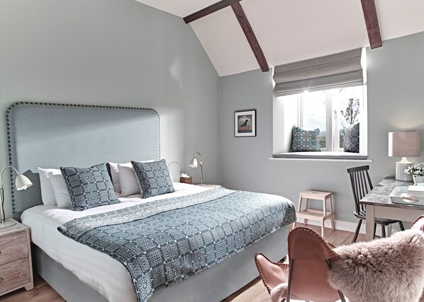 Desk, iron/ironing board, free WiFi