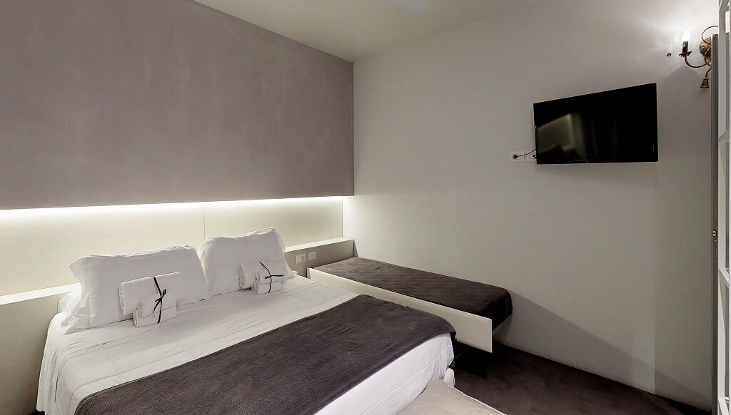 frette italian sheets, down duvets, select comfort beds, in-room safe