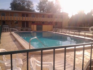 Outdoor pool - Budget Lodge of Mount Dora (Mount Dora)