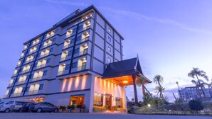Unclassified image, 2 of 50, button - Airport Resort And Spa (Sa Khu)