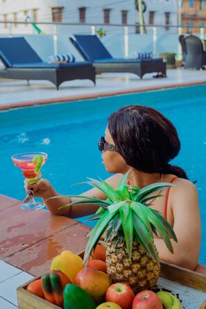 Outdoor pool, sun loungers - CBD Hotel (Dar es Salaam)