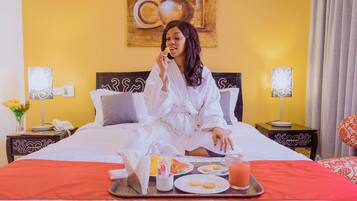 Minibar, Zimmersafe, Schreibtisch, laptopgeeigneter Arbeitsplatz