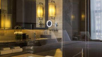 Deluxe Room, 1 King Bed | Premium bedding, minibar, in-room safe, desk
