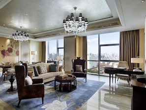 1 bedroom, premium bedding, minibar, in-room safe