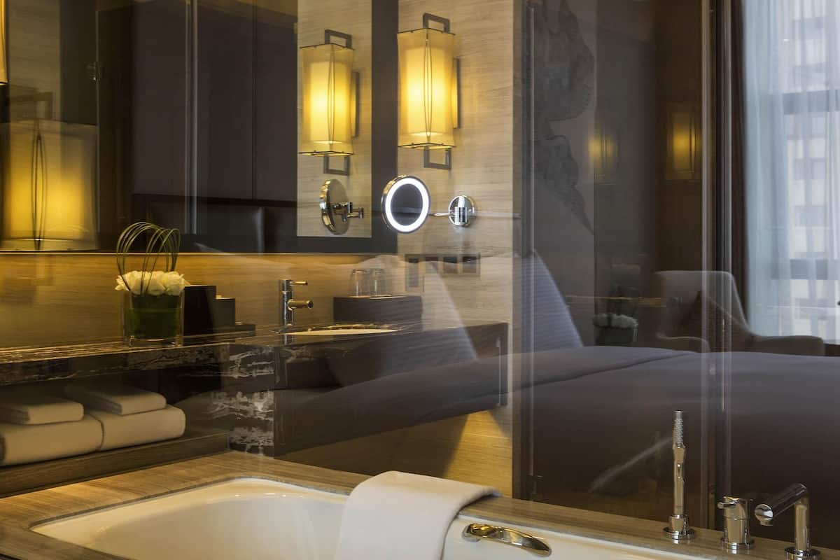 Habitación Deluxe, 1 cama King size | Ropa de cama de alta calidad y minibar