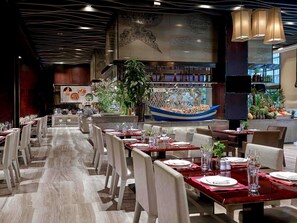 Breakfast, lunch and dinner served - Pullman Weifang (Weifang)