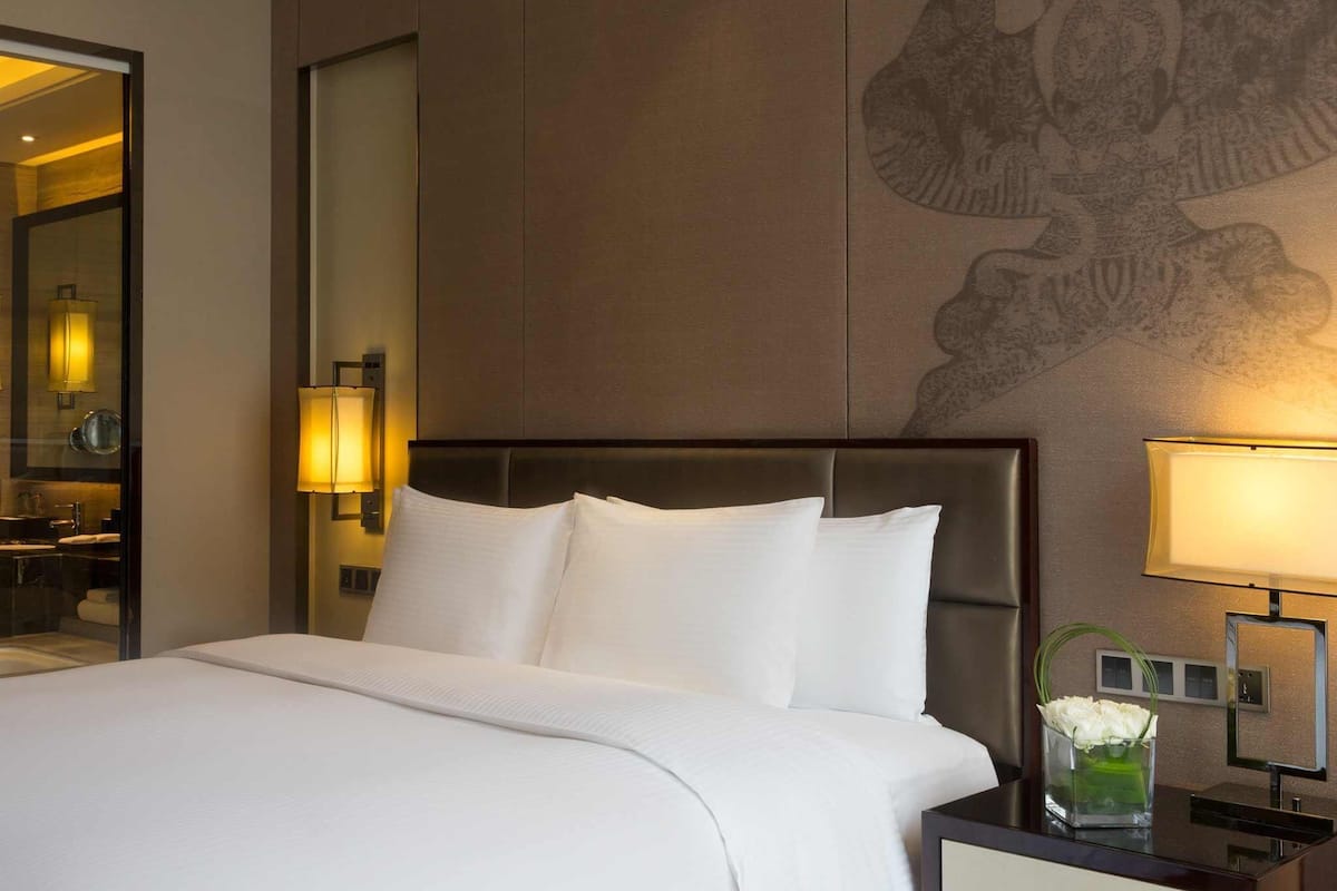 1 bedroom, premium bedding, minibar, in-room safe