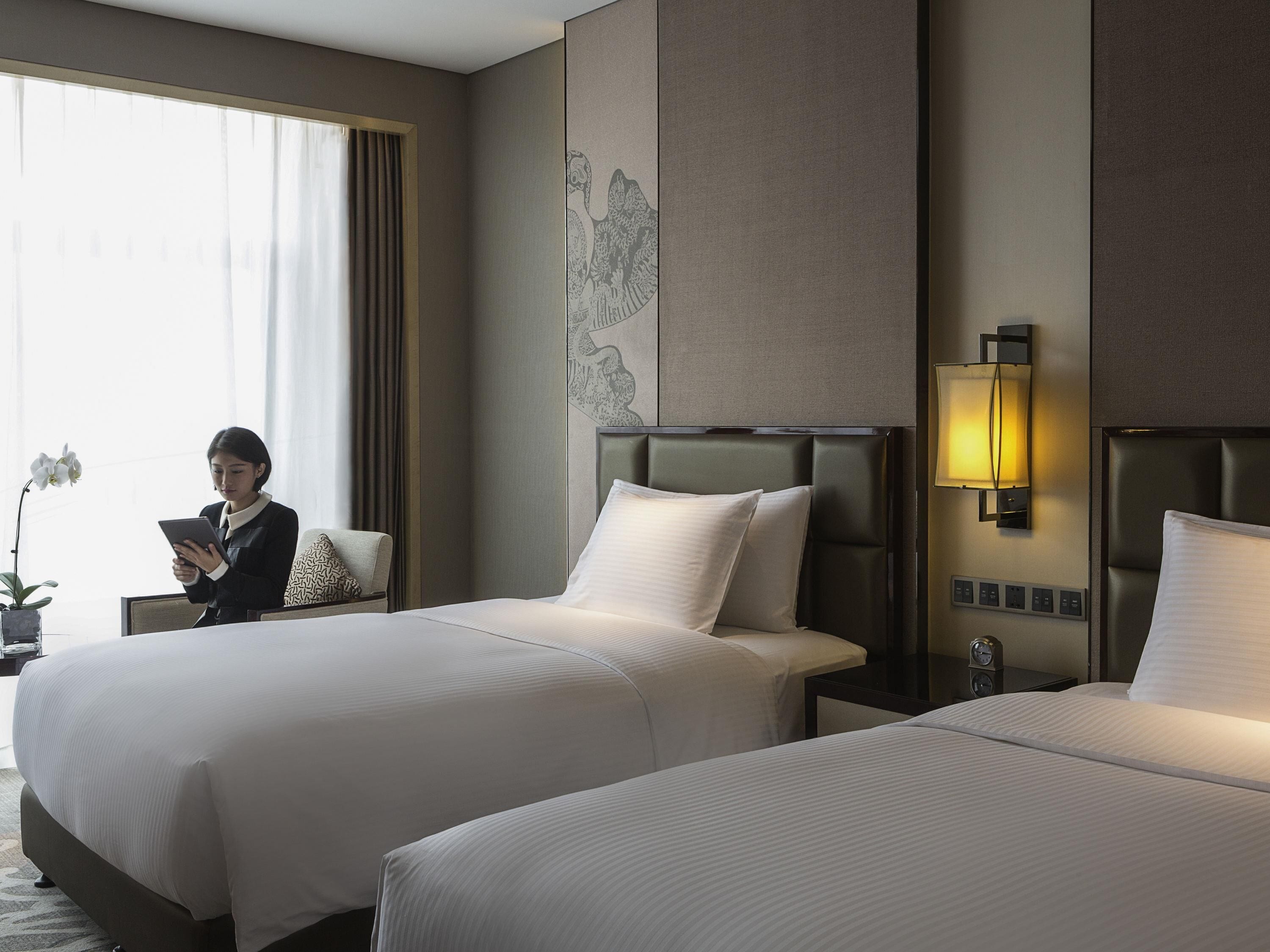 Deluxe Room, 2 Twin Beds | Premium bedding, minibar, in-room safe, desk