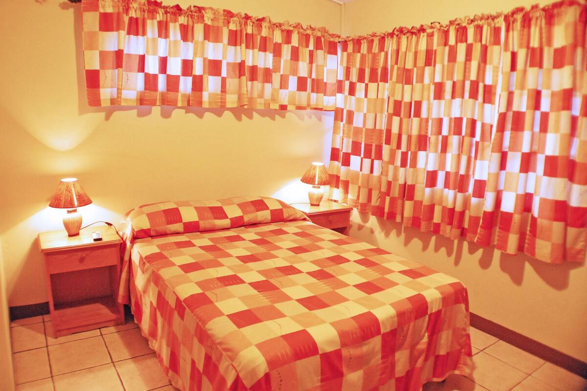 Coffres-forts dans les chambres, Wi-Fi gratuit, draps fournis