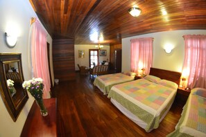 Coffres-forts dans les chambres, Wi-Fi gratuit, draps fournis