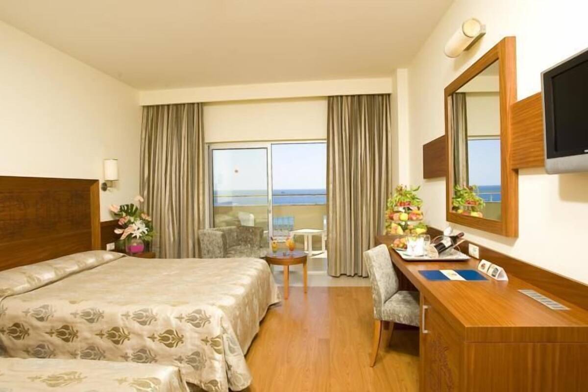 Luxe beddengoed, een gratis minibar, een kluis op de kamer, een bureau