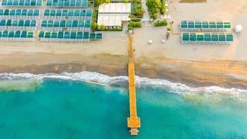 Gần bãi biển riêng, ghế dài tắm nắng, dù trên bãi biển, khăn tắm biển