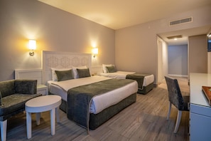 Premium bedding, free minibar, in-room safe, desk - Amelia Beach Resort Hotel & Spa (Manavgat)