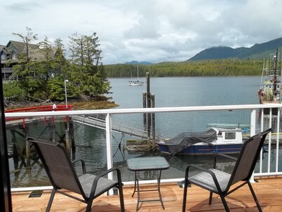 The Bayshore Waterfront Inn