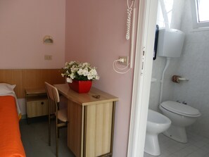 Regadera, amenidades de baño gratuitas, bidet, toallas