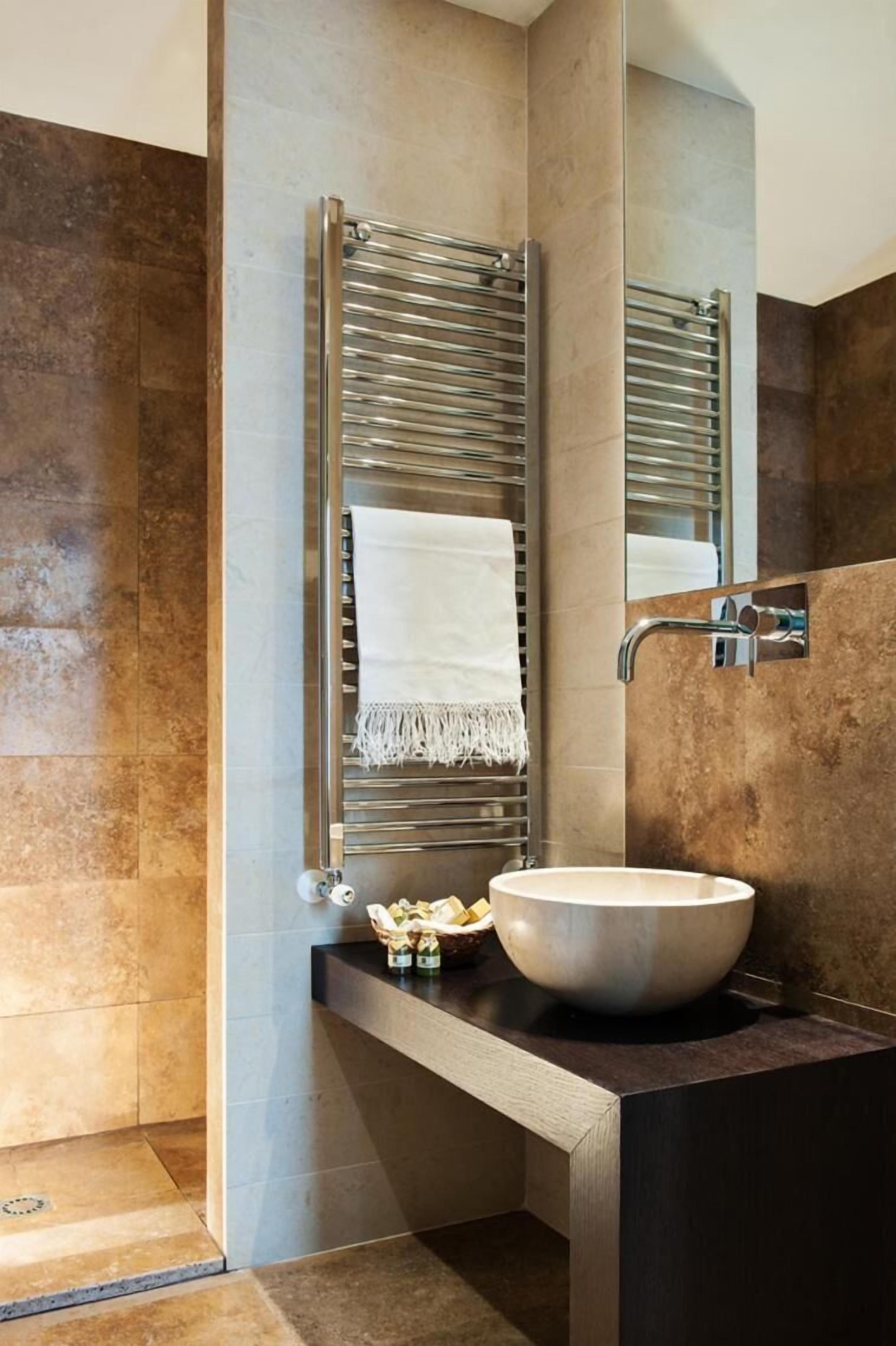 Family Apartment, 1 Bedroom | Bathroom