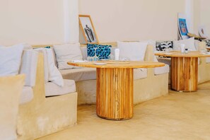 3 Restaurants; Mittagessen, Abendessen und Brunch werden serviert