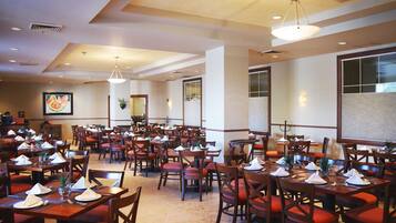 Desayuno buffet (MXN 250 por persona)