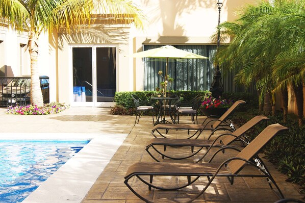 Outdoor pool, pool loungers