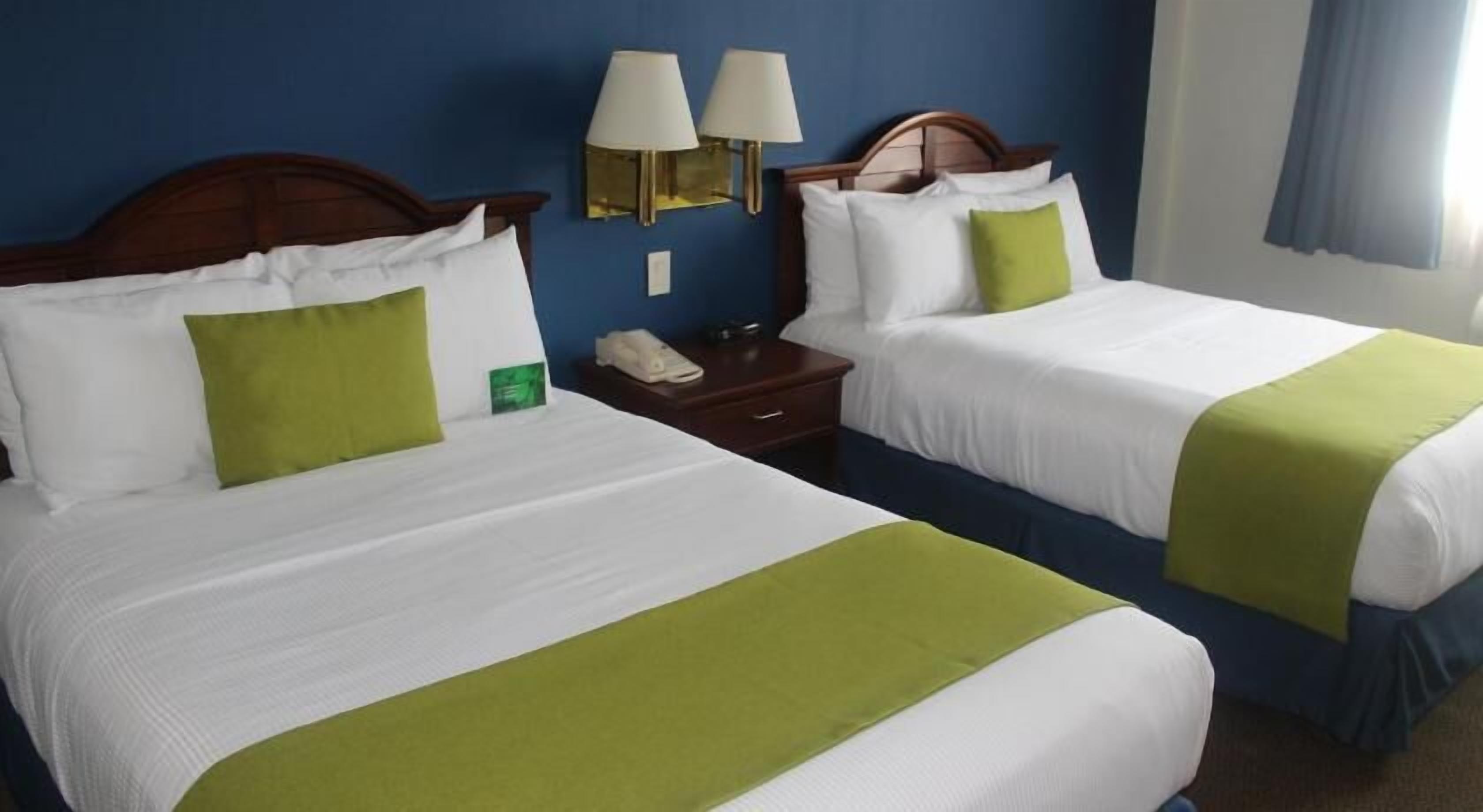 Caja de seguridad en la habitación, escritorio y cortinas blackout 