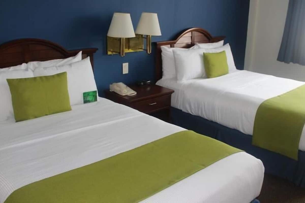 Caja de seguridad en la habitación, escritorio y cortinas blackout