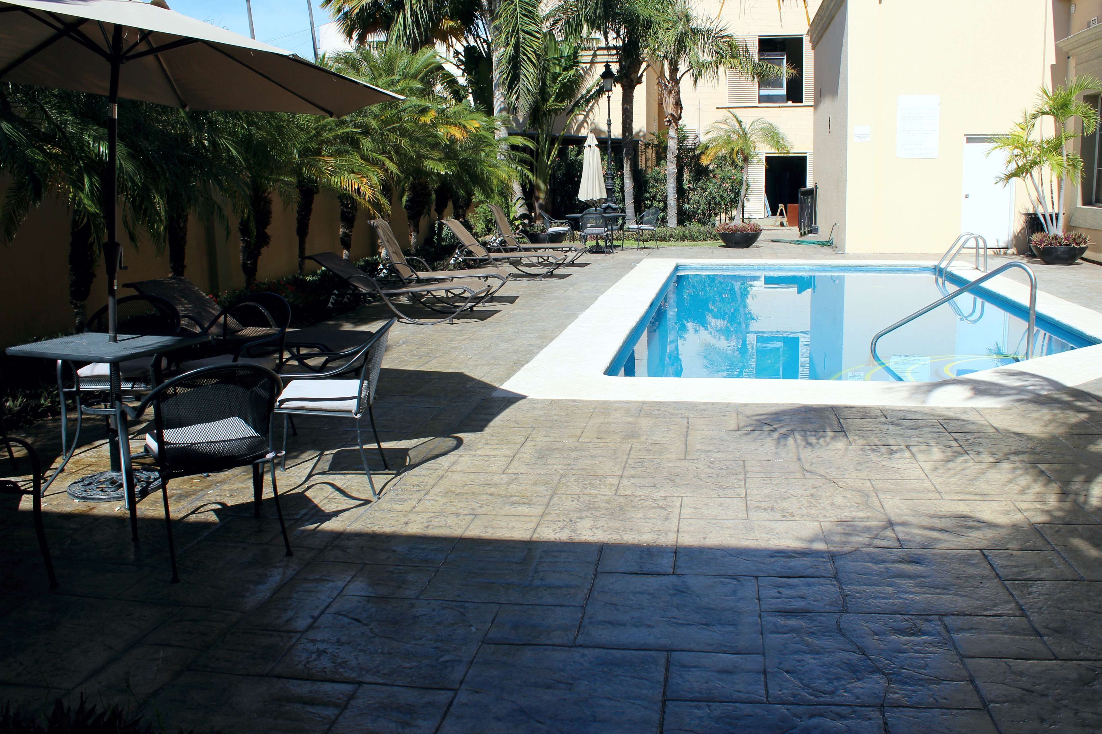 outdoor pool, pool loungers