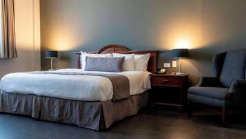 Caja de seguridad en la habitación, escritorio y cortinas blackout