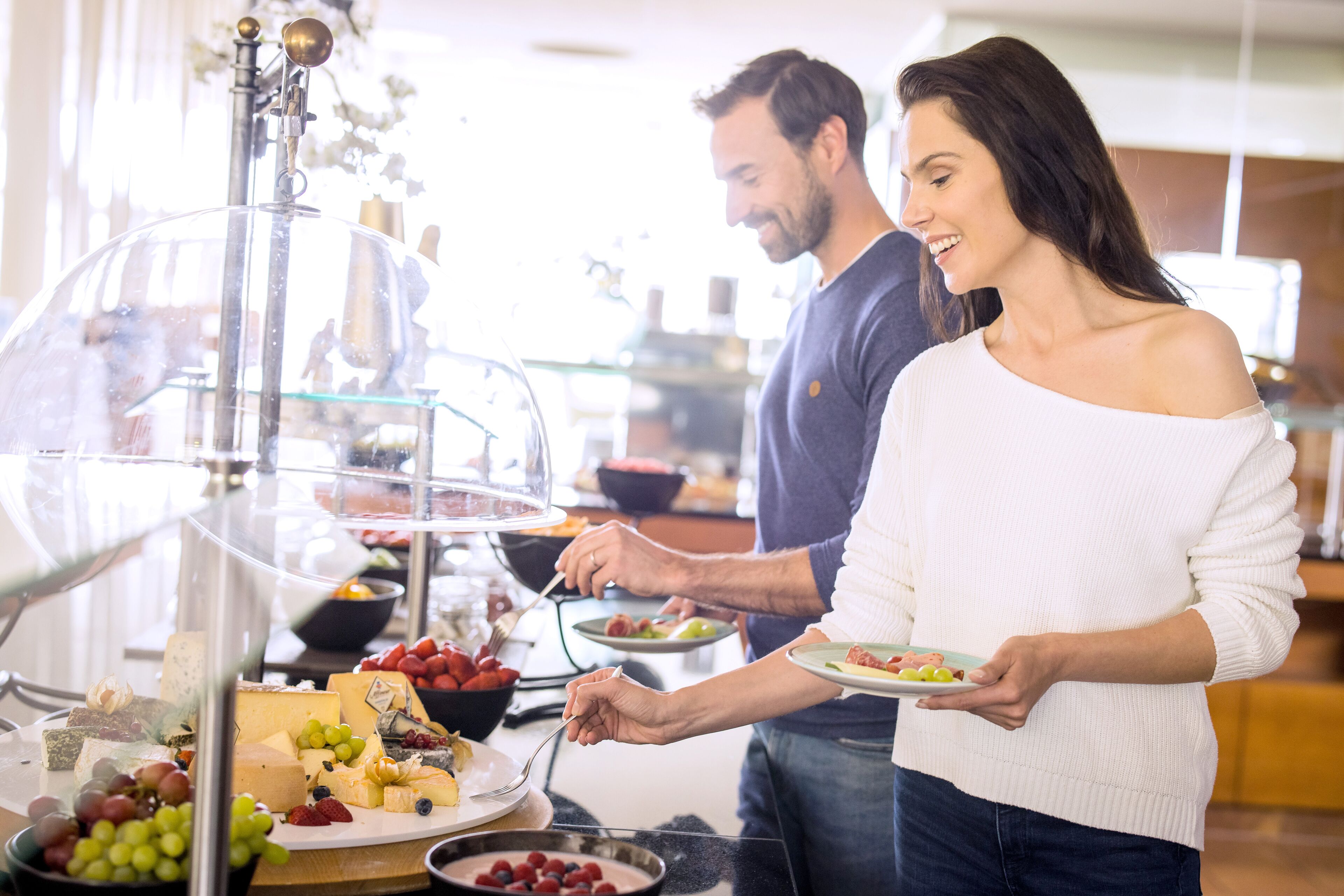 Desayuno buffet (EUR 27 por persona) 