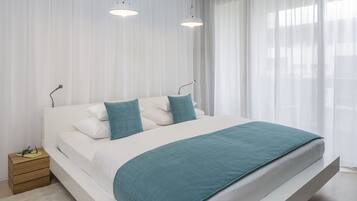 Design Apartment | Premium bedding, in-room safe, desk, soundproofing