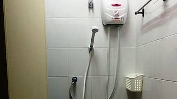 Mixed Dorm | Bathroom | Shower, towels