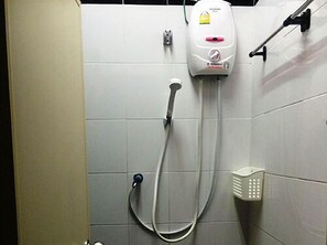 Mixed Dorm | Bathroom | Shower, towels - At Phangan Hostel (Ko Pha-ngan)