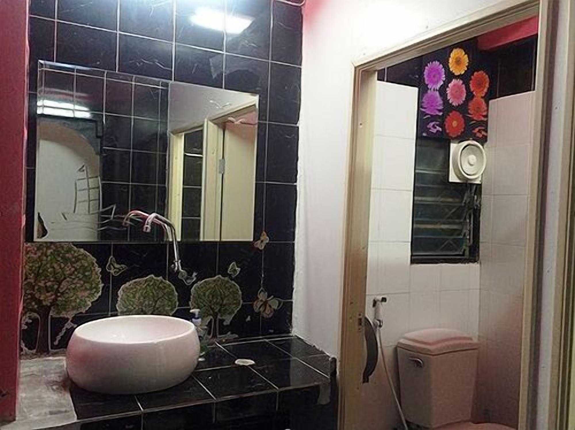 Mixed Dorm | Banheiro | Chuveiro, toalhas de banho