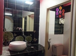 Mixed Dorm | Banheiro | Chuveiro, toalhas de banho