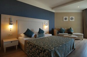 Premium bedding, free minibar, free cots/infant beds, bed sheets - Seamelia Beach Resort Hotel & Spa (Manavgat)