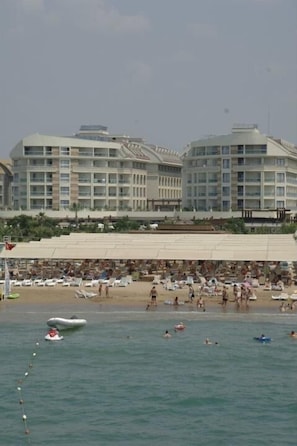 Private beach, sun loungers, beach umbrellas, beach towels - Seamelia Beach Resort Hotel & Spa (Manavgat)