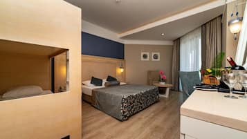 Superior vierpersoonskamer (with Bunk Bed) | Luxe beddengoed, een gratis minibar, gratis babybedden, wifi (toeslag)