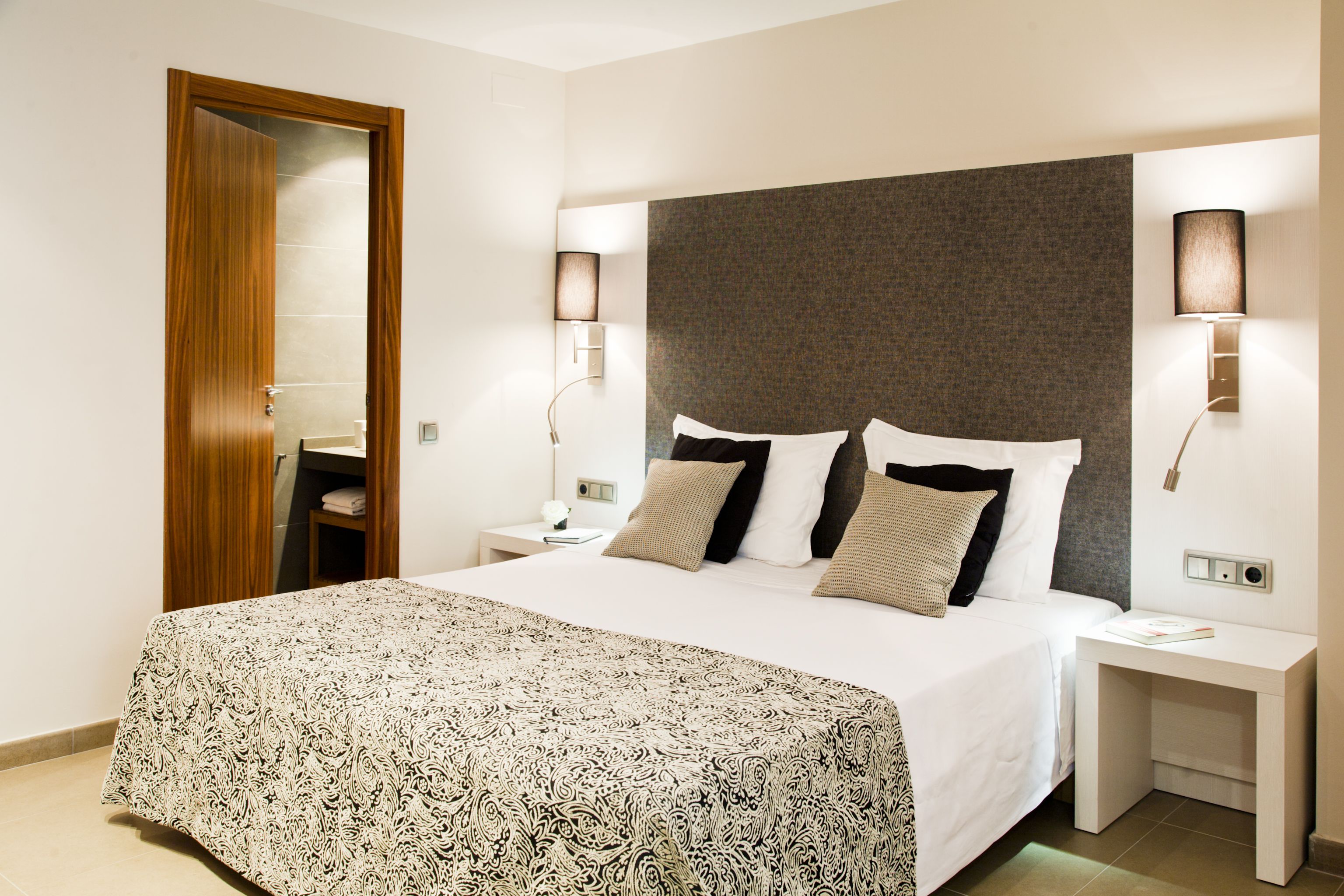 apartment, 1 bedroom (3-4 adults) | in-room safe, blackout curtains, soundproofing, iron/ironing board